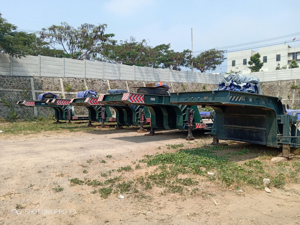 Unit Ekor Lowbed Dengan Kapasitas 100 Ton