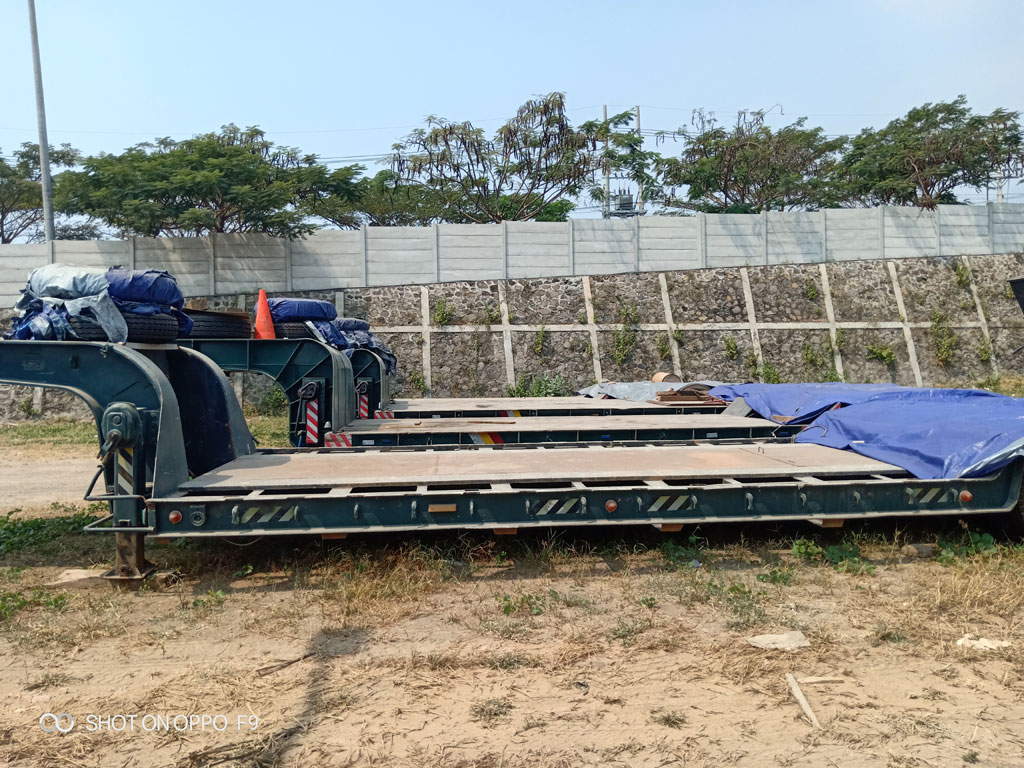 Unit Ekor Lowbed Dengan Kapasitas 100 Ton