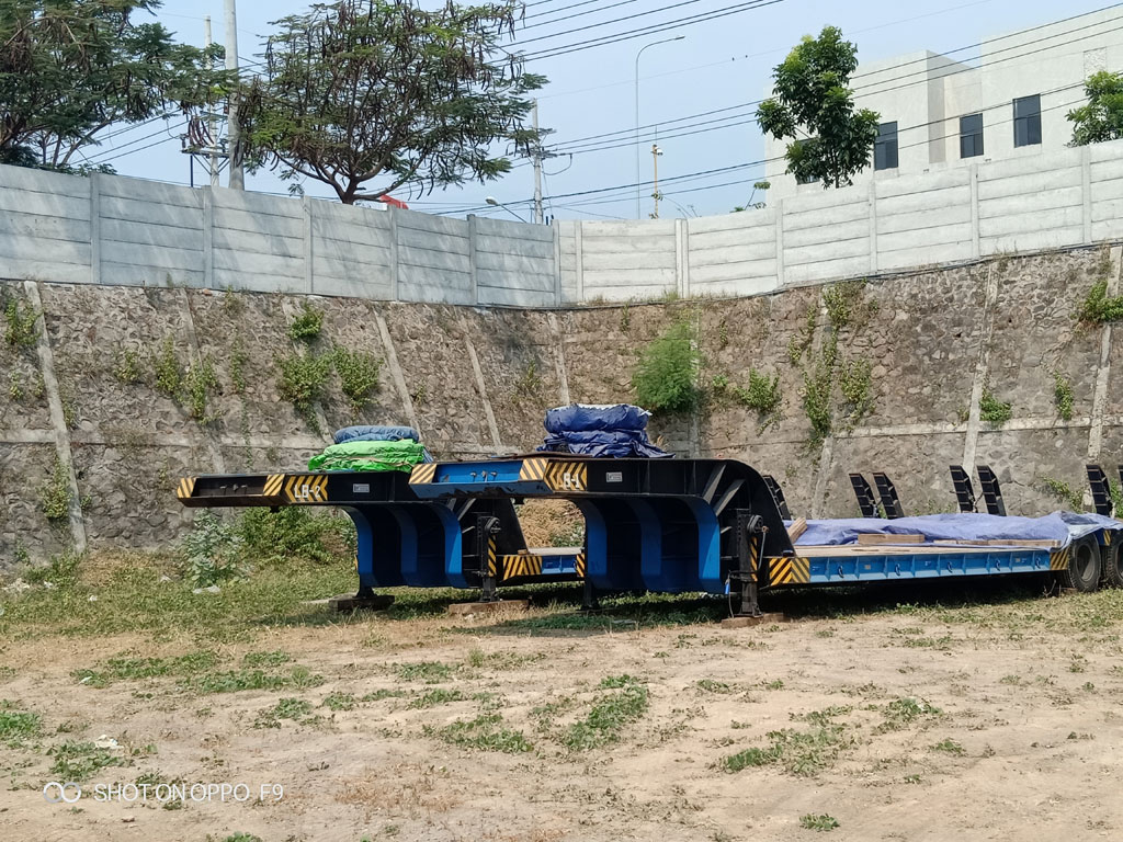 Unit Ekor Lowbed Dengan Kapasitas 100 Ton